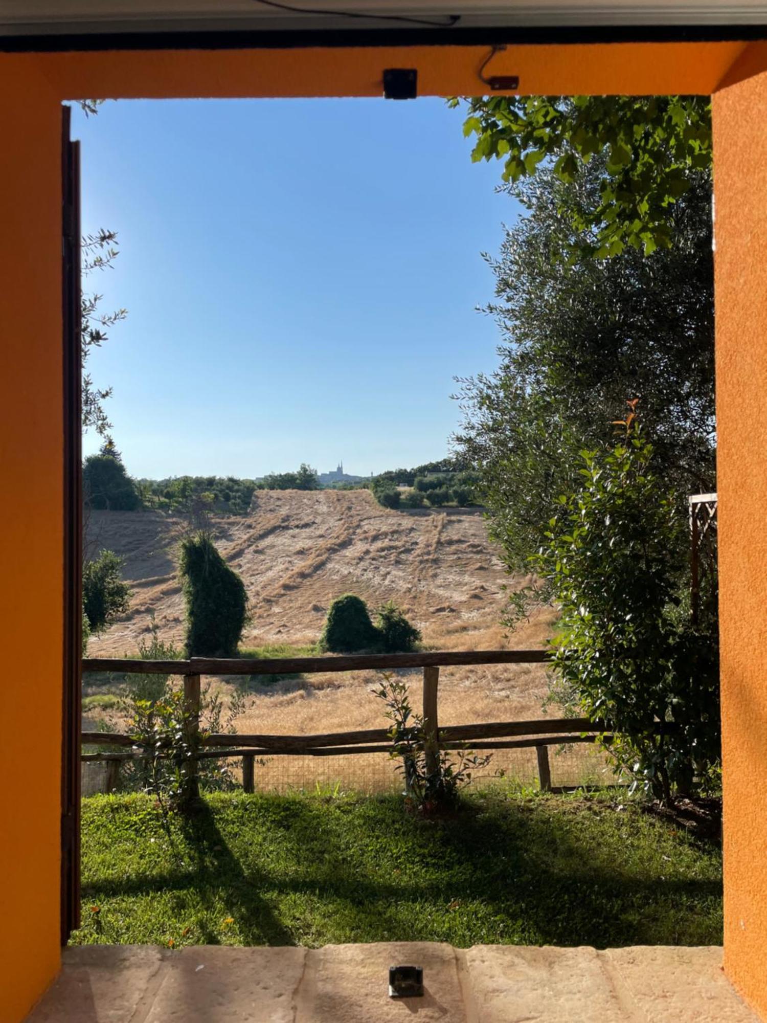 Montenovo Country House Ostra Vetere Bagian luar foto
