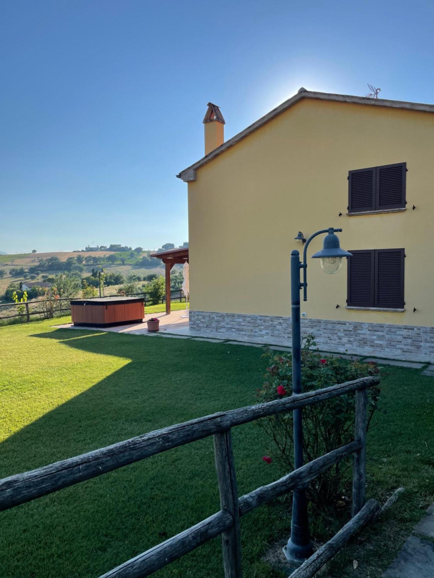 Montenovo Country House Ostra Vetere Bagian luar foto