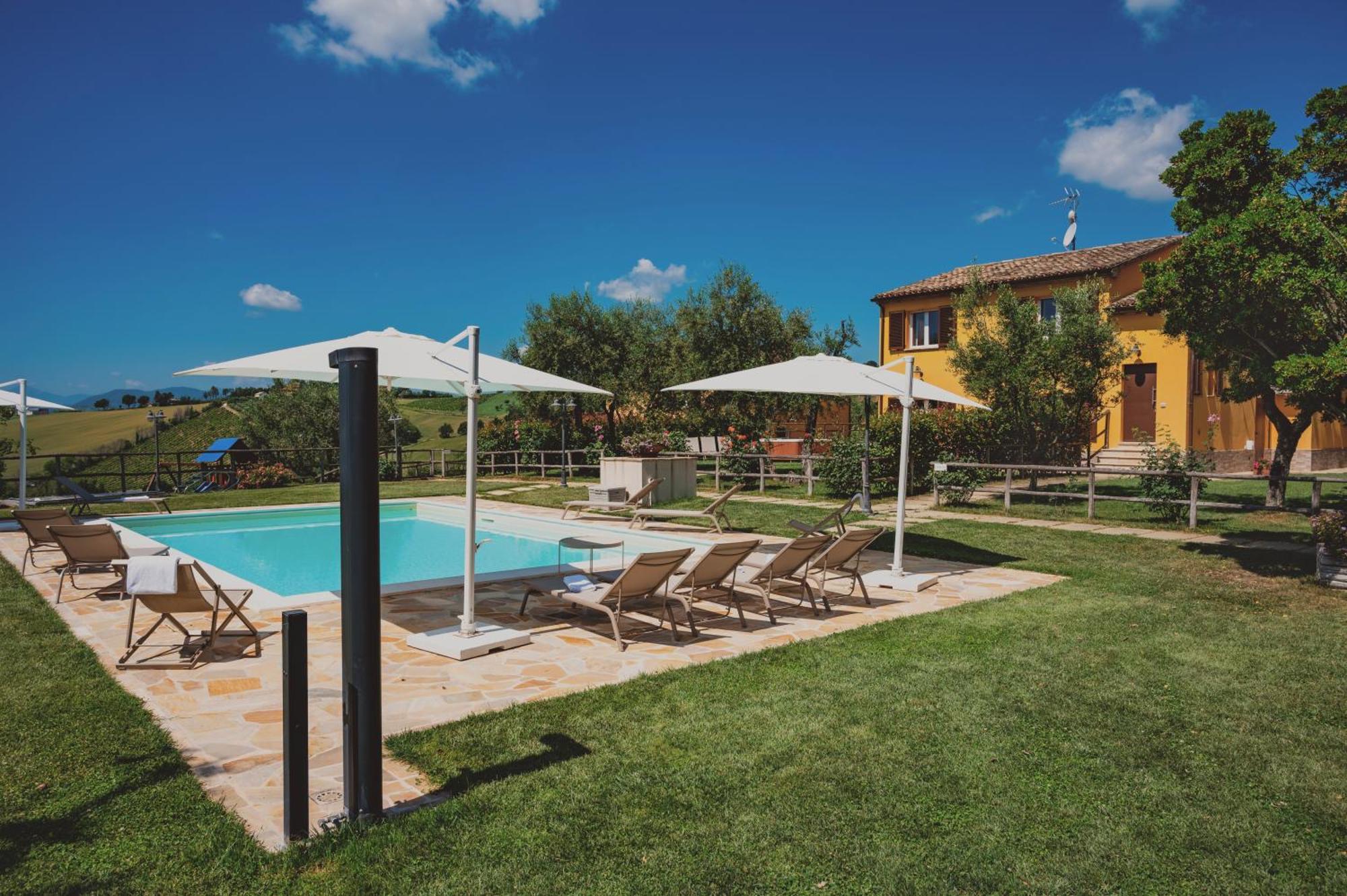 Montenovo Country House Ostra Vetere Bagian luar foto