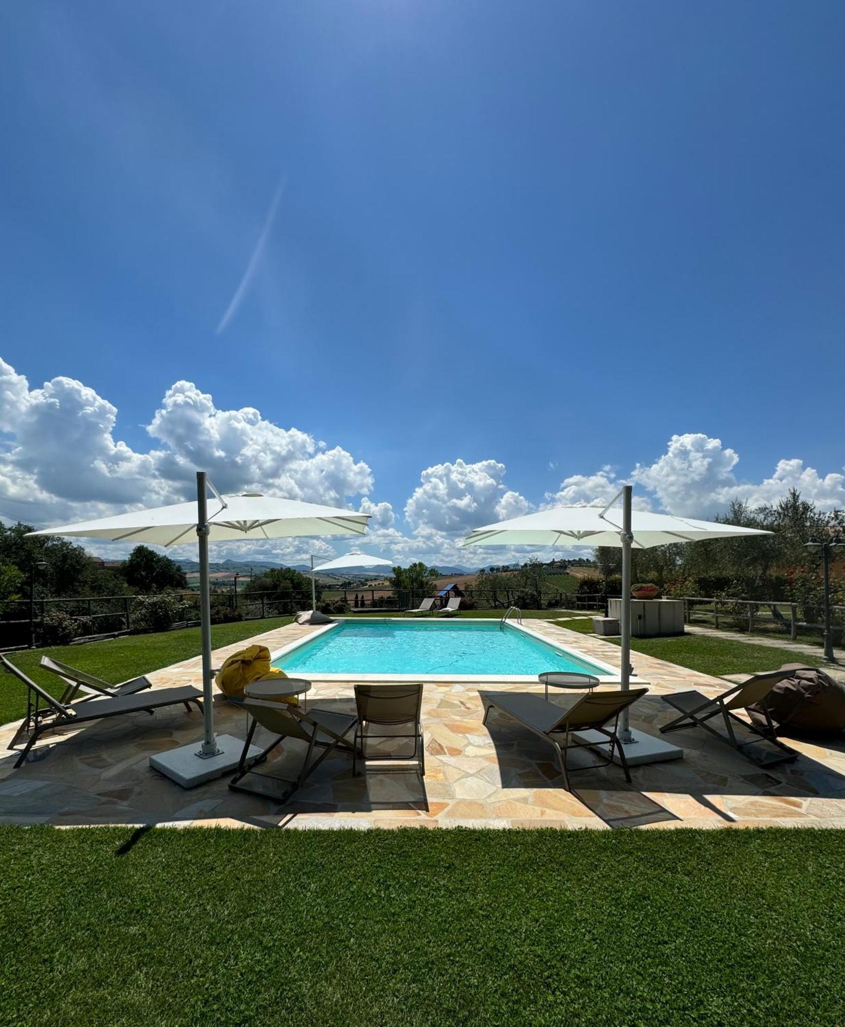 Montenovo Country House Ostra Vetere Bagian luar foto