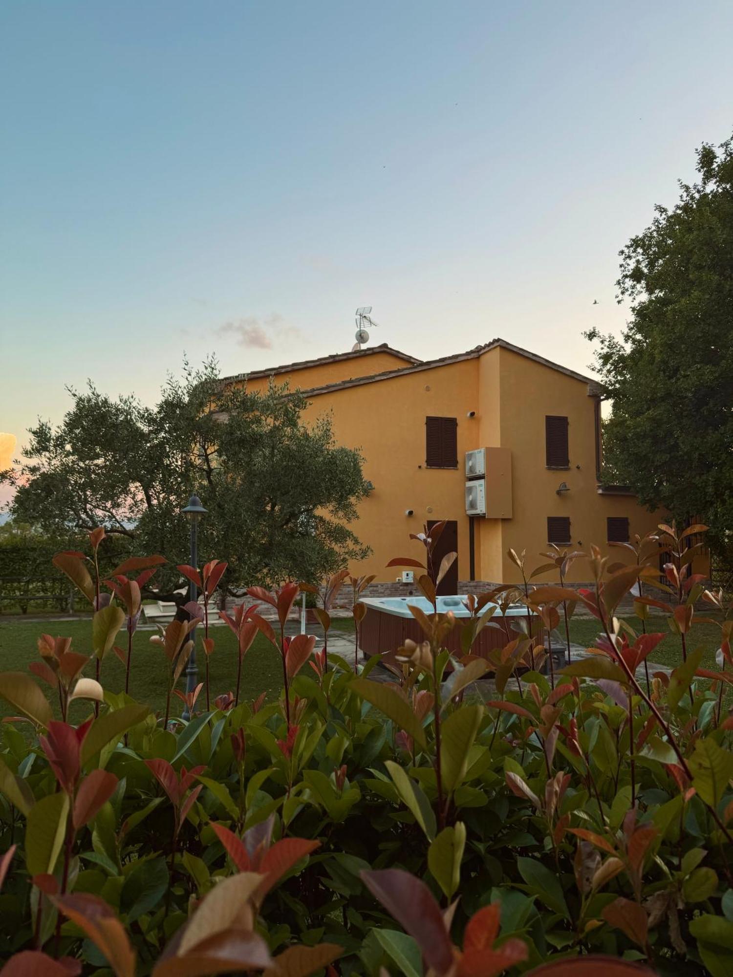 Montenovo Country House Ostra Vetere Bagian luar foto