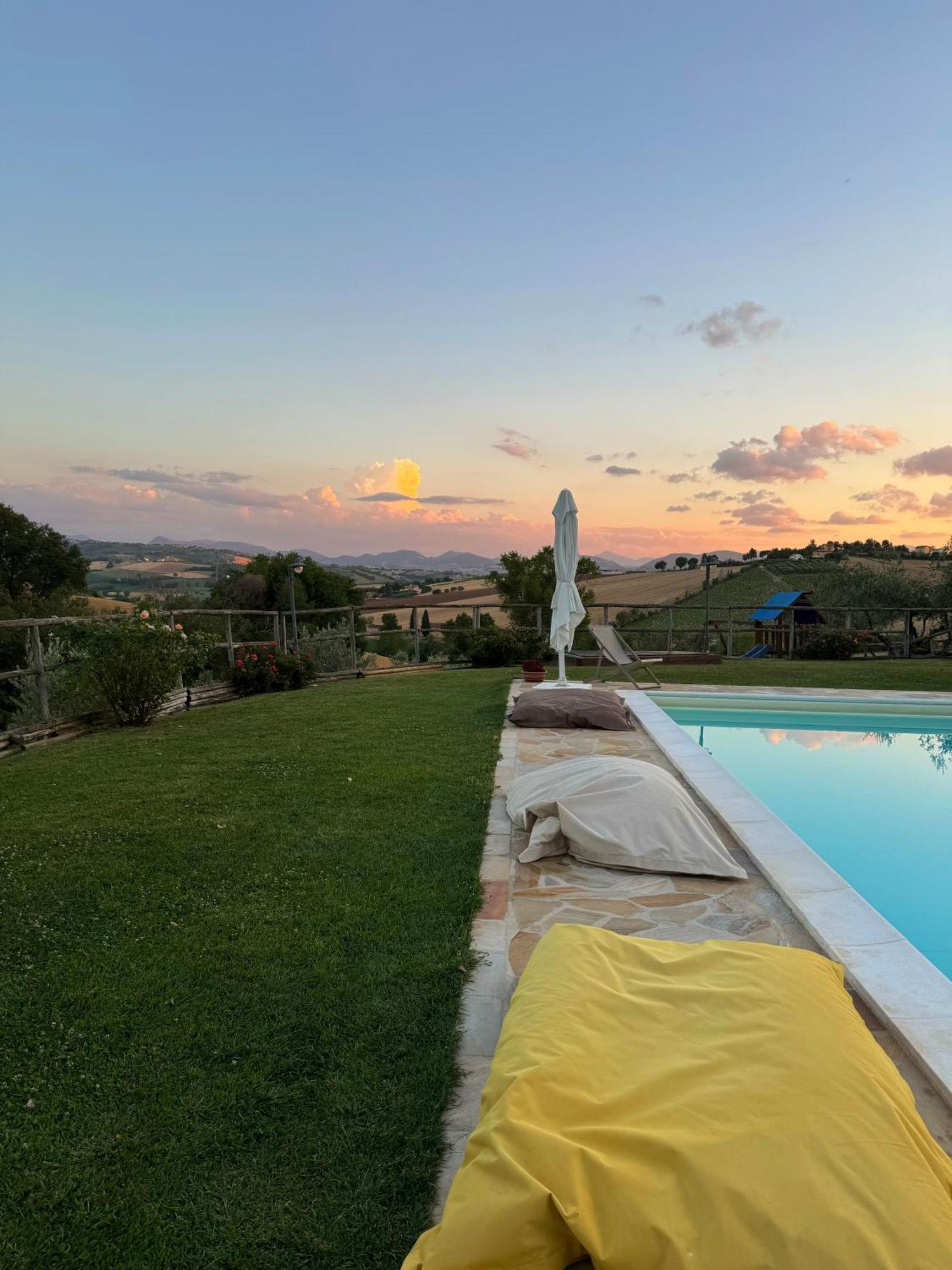 Montenovo Country House Ostra Vetere Bagian luar foto
